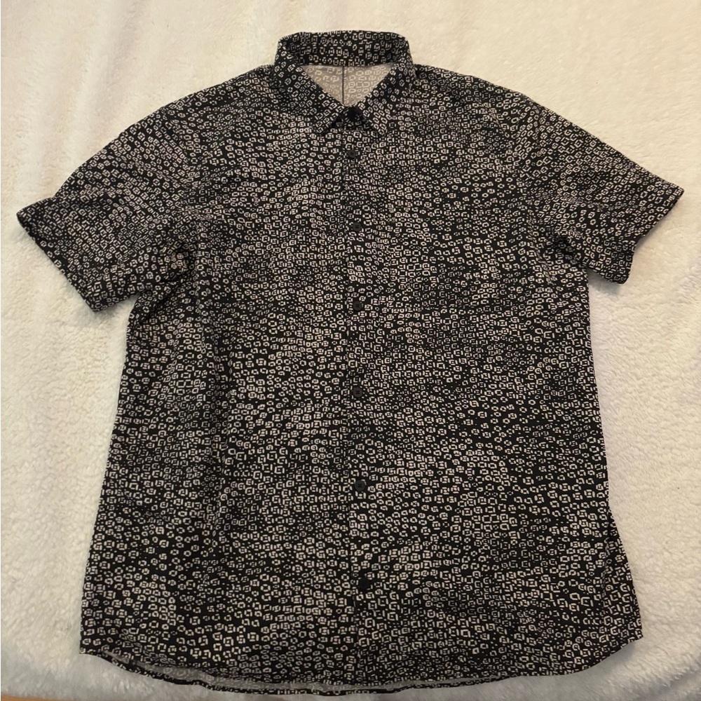 Lululemon Black and White Patterned Short Sleeve Button Down